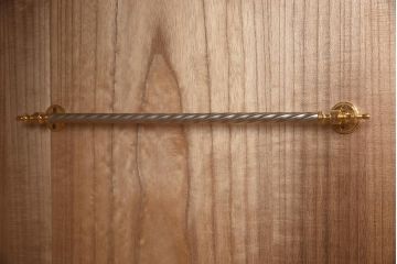 在庫未使用品　IDC大塚家具　加茂総桐箪笥　胴厚　時代仕上げ　吊洋タンス(総桐たんす、ワードローブ、洋服たんす)(定価約231万円)(R-041883)