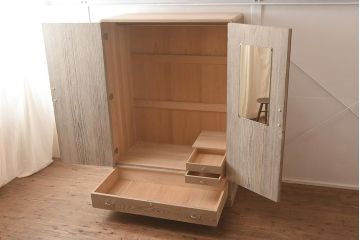 在庫未使用品　IDC大塚家具　加茂総桐箪笥　胴厚　時代仕上げ　吊洋タンス(総桐たんす、ワードローブ、洋服たんす)(定価約231万円)(R-041883)