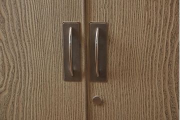 在庫未使用品　IDC大塚家具　加茂総桐箪笥　胴厚 時代仕上げ　昇りタンス(総桐たんす、衣装たんす)(定価約272万円)(R-041884)