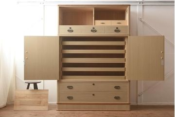 在庫未使用品　IDC大塚家具　加茂桐タンス　桐と牡丹　胴丸　着物タンス(総桐たんす、衣装たんす、加茂総桐箪笥)(定価約114万円)(R-041885)