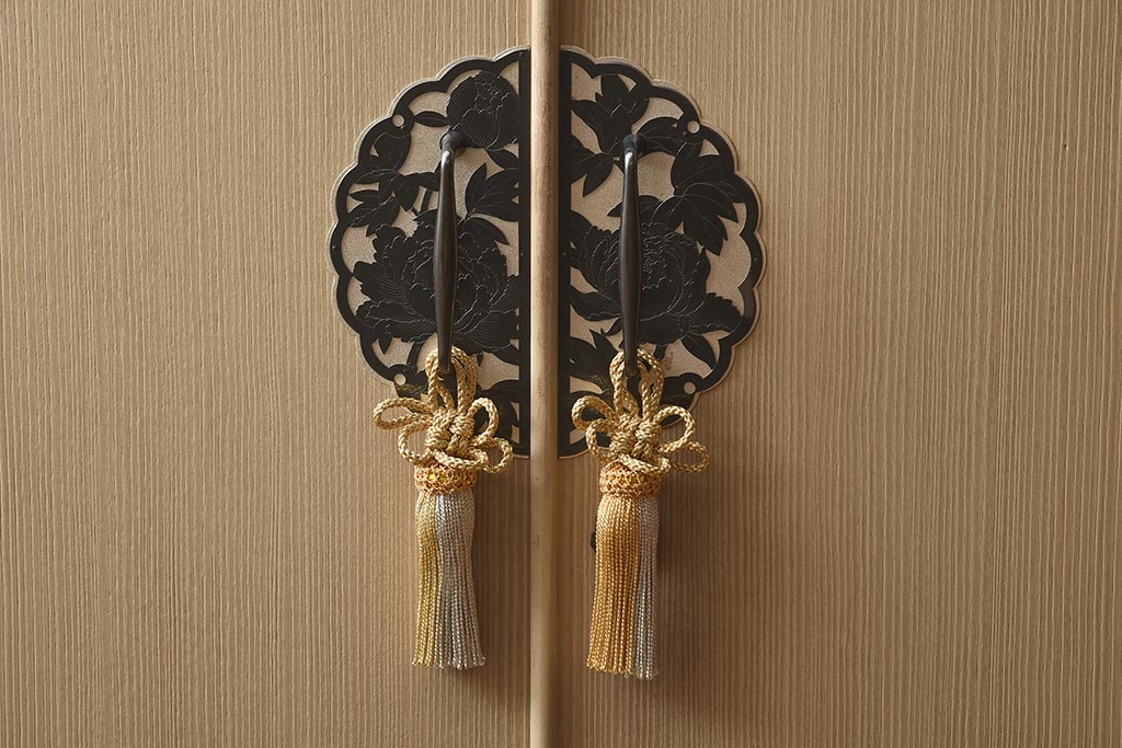 在庫未使用品　IDC大塚家具　加茂桐タンス　桐と牡丹　胴丸　着物タンス(総桐たんす、衣装たんす、加茂総桐箪笥)(定価約114万円)(R-041885)