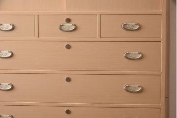 在庫未使用品　IDC大塚家具　家具のカネトク　伝統工芸士・岩崎洋　6ノ3胴厚　さくら草　桐タンス(衣装箪笥、収納箪笥、桐箪笥、桐たんす)(定価約69万円)(R-041887)