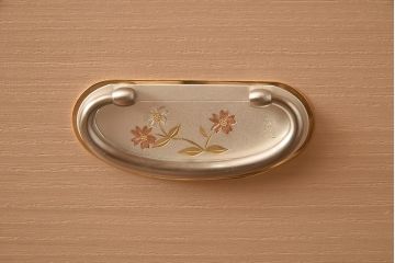 在庫未使用品　IDC大塚家具　家具のカネトク　伝統工芸士・岩崎洋　6ノ3胴厚　さくら草　桐タンス(衣装箪笥、収納箪笥、桐箪笥、桐たんす)(定価約69万円)(R-041887)