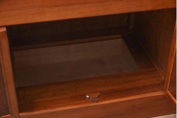 在庫未使用品　IDC大塚家具　松創　匠　総欅(ケヤキ)無垢材　漆塗り　道具タンス(収納棚、キャビネット)(定価約594万円)(R-041890)