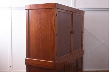 在庫未使用品　IDC大塚家具　松創　匠　総欅(ケヤキ)無垢材　漆塗り　道具タンス(収納棚、キャビネット)(定価約594万円)(R-041890)