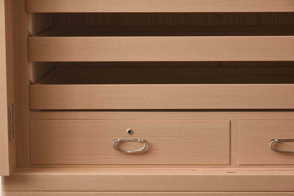 在庫未使用品　IDC大塚家具　家具のカネトク　3.5尺　下三大洋胴厚　寿梅　白　桐タンス(衣装箪笥、着物箪笥、桐箪笥、桐たんす)(定価約58万円)(R-041891)