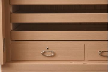 在庫未使用品　IDC大塚家具　家具のカネトク　3.5尺　下三大洋胴厚　寿梅　白　桐タンス(衣装箪笥、着物箪笥、桐箪笥、桐たんす)(定価約58万円)(R-041891)