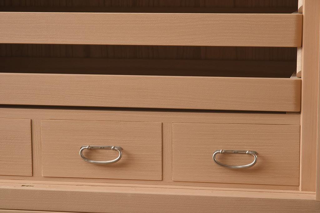 在庫未使用品　IDC大塚家具　家具のカネトク　3.5尺　下三大洋胴厚　寿梅　白　桐タンス(衣装箪笥、着物箪笥、桐箪笥、桐たんす)(定価約58万円)(R-041891)