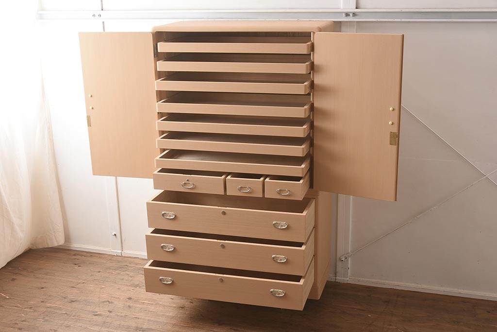 在庫未使用品　IDC大塚家具　家具のカネトク　3.5尺　下三大洋胴厚　寿梅　白　桐タンス(衣装箪笥、着物箪笥、桐箪笥、桐たんす)(定価約58万円)(R-041891)