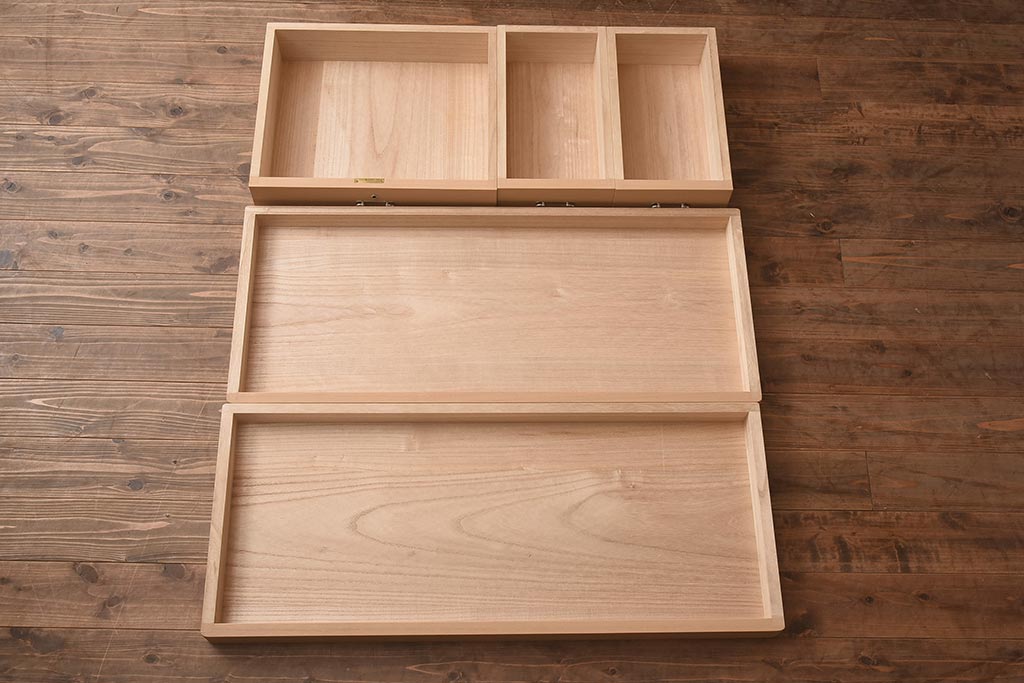 在庫未使用品　IDC大塚家具　家具のカネトク　3.5尺　下三大洋胴厚　寿梅　白　桐タンス(衣装箪笥、着物箪笥、桐箪笥、桐たんす)(定価約58万円)(R-041891)