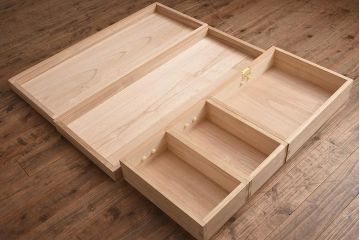 在庫未使用品　IDC大塚家具　家具のカネトク　3.5尺　下三大洋胴厚　寿梅　白　桐タンス(衣装箪笥、着物箪笥、桐箪笥、桐たんす)(定価約58万円)(R-041891)