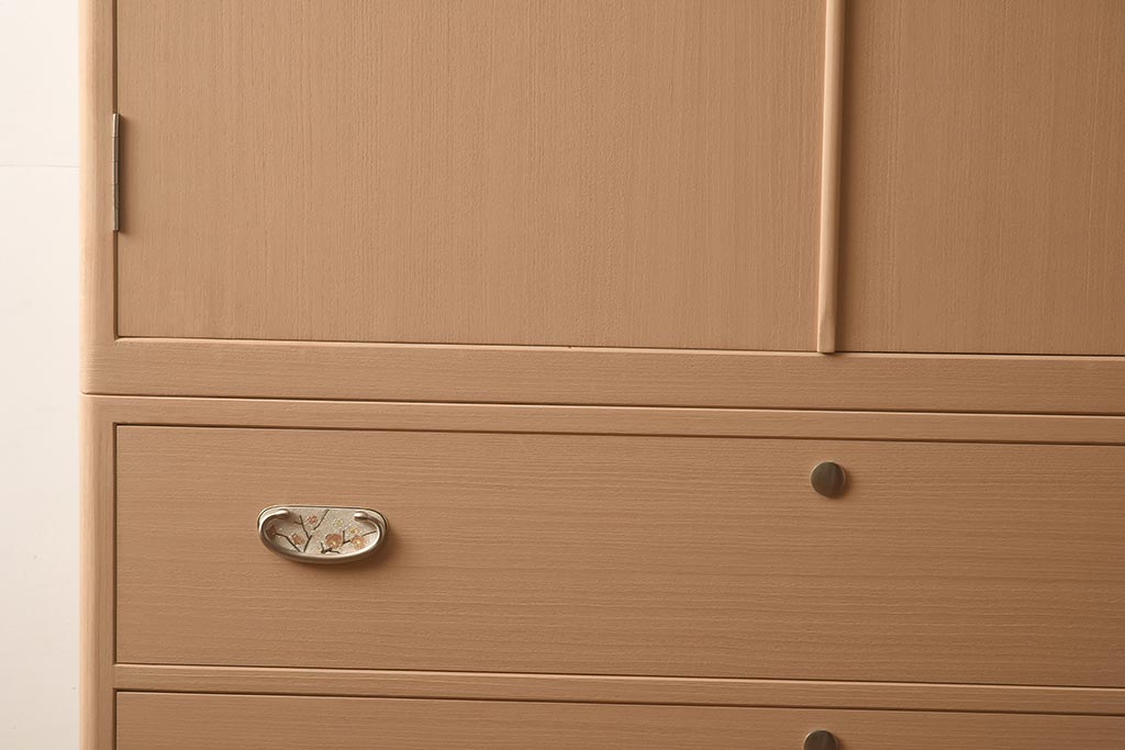 在庫未使用品　IDC大塚家具　家具のカネトク　3.5尺　下三大洋胴厚　寿梅　白　桐タンス(衣装箪笥、着物箪笥、桐箪笥、桐たんす)(定価約58万円)(R-041891)