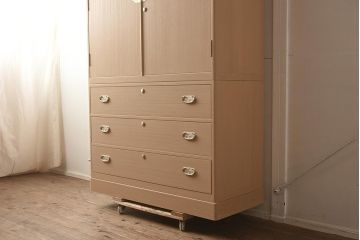 在庫未使用品　IDC大塚家具　家具のカネトク　3.5尺　下三大洋胴厚　寿梅　白　桐タンス(衣装箪笥、着物箪笥、桐箪笥、桐たんす)(定価約58万円)(R-041891)