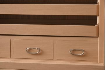 在庫未使用品　IDC大塚家具　家具のカネトク　3.5尺　下三大洋胴厚　寿梅　白　桐タンス(衣装箪笥、着物箪笥、桐箪笥、桐たんす)(定価約58万円)(R-041891)