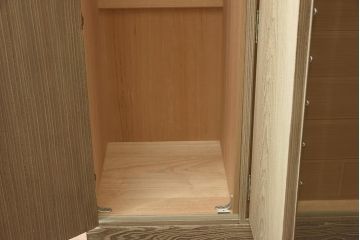在庫未使用品　IDC大塚家具　加茂総桐箪笥　桃山　時代仕上げ　洋服タンス(総桐たんす、ワードローブ、着物たんす)(定価約398万円)(R-041893)