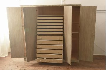 在庫未使用品　IDC大塚家具　加茂総桐箪笥　桃山　時代仕上げ　洋服タンス(総桐たんす、ワードローブ、着物たんす)(定価約398万円)(R-041893)
