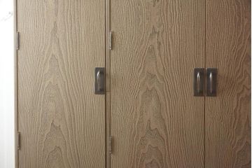 在庫未使用品　IDC大塚家具　加茂総桐箪笥　桃山　時代仕上げ　洋服タンス(総桐たんす、ワードローブ、着物たんす)(定価約398万円)(R-041893)