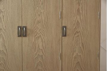 在庫未使用品　IDC大塚家具　加茂総桐箪笥　桃山　時代仕上げ　洋服タンス(総桐たんす、ワードローブ、着物たんす)(定価約398万円)(R-041893)