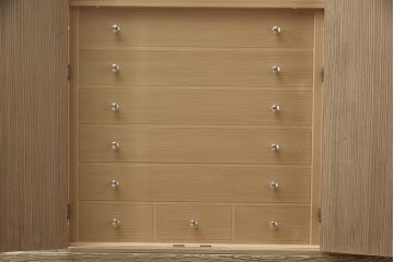 在庫未使用品　IDC大塚家具　加茂総桐箪笥　桃山　時代仕上げ　洋服タンス(総桐たんす、ワードローブ、着物たんす)(定価約398万円)(R-041893)