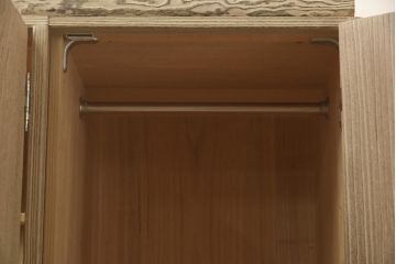 在庫未使用品　IDC大塚家具　加茂総桐箪笥　桃山　時代仕上げ　洋服タンス(総桐たんす、ワードローブ、着物たんす)(定価約398万円)(R-041893)