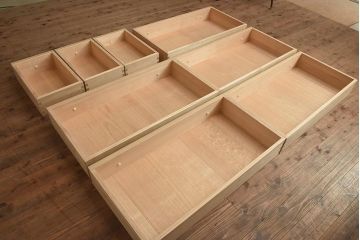 在庫未使用品　IDC大塚家具　加茂総桐箪笥　桃山　時代仕上げ　洋服タンス(総桐たんす、ワードローブ、着物たんす)(定価約398万円)(R-041893)