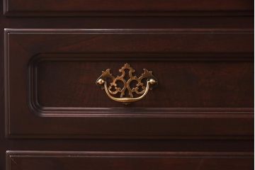 在庫未使用品　IDC大塚家具　バウ・ファニチャー(Bau Furniture)　QA6531　マホガニー色　シックなハイチェスト(引き出し)(定価約67万円)(R-041894)