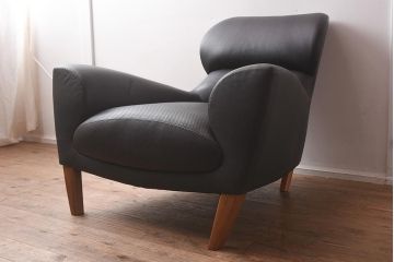 展示品　IDC大塚家具　LINLEY(リンレイ)　アストネット　革ブラック　アームチェア(一人掛けソファ、1人掛け)(定価約90万円)(R-041898)