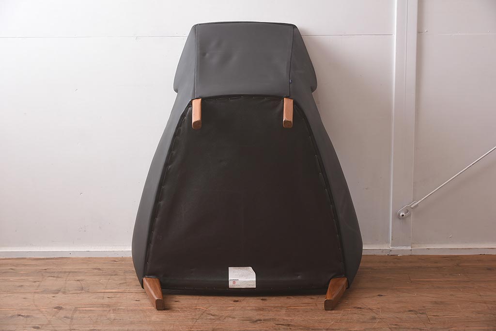 展示品　IDC大塚家具　LINLEY(リンレイ)　アストネット　革ブラック　アームチェア(一人掛けソファ、1人掛け)(定価約90万円)(R-041898)