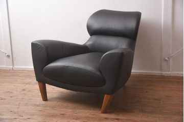 展示品　IDC大塚家具　LINLEY(リンレイ)　アストネット　革ブラック　アームチェア(一人掛けソファ、1人掛け)(定価約90万円)(R-041898)