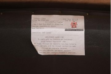 展示品　IDC大塚家具　LINLEY(リンレイ)　アストネット　革ブラック　アームチェア(一人掛けソファ、1人掛け)(定価約90万円)(R-041898)