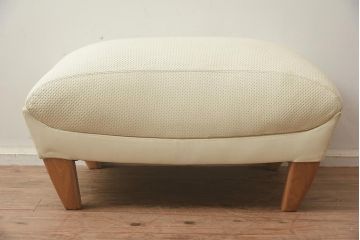 展示品　IDC大塚家具　LINLEY(リンレイ)　アストネット　革ホワイト　オットマン(フットスツール)(定価約33万円)(R-041900)