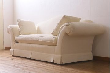 在庫未使用品　IDC大塚家具　Baker(ベーカー)　803-88#81-120RW　ホワイトが上品な3人掛けソファ(定価約80万円)(R-041901)