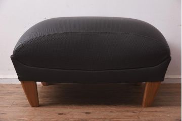 展示品　IDC大塚家具　LINLEY(リンレイ)　アストネット　革ブラック　オットマン(フットスツール)(定価約33万円)(R-041904)