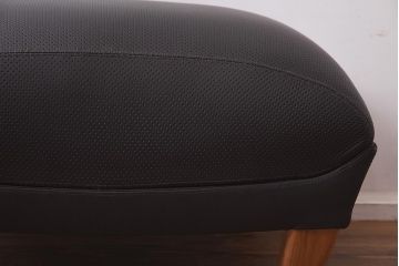 展示品　IDC大塚家具　LINLEY(リンレイ)　アストネット　革ブラック　オットマン(フットスツール)(定価約33万円)(R-041904)