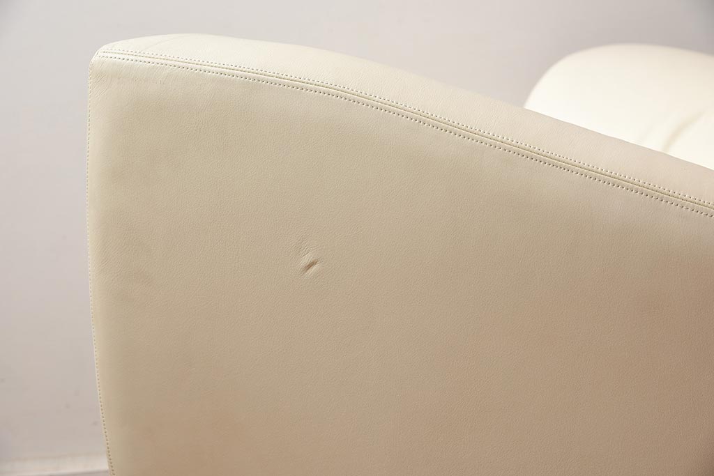 展示品　IDC大塚家具　LINLEY(リンレイ)　アストネット　革ホワイト　アームチェア(一人掛けソファ、1人掛け)(定価約90万円)(R-041905)