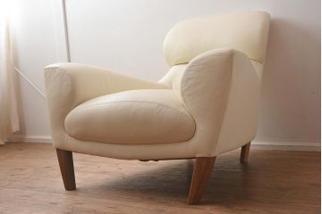 展示品　IDC大塚家具　LINLEY(リンレイ)　アストネット　革ホワイト　アームチェア(一人掛けソファ、1人掛け)(定価約90万円)(R-041905)