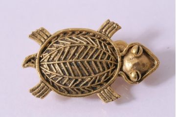 ヴィンテージ　縁起の良い亀モチーフ　ユニークな表情が愛らしいイヤリング(アクセサリー、ビンテージ)(R-041908)