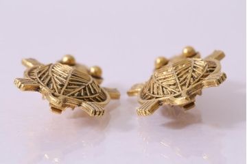 ヴィンテージ　縁起の良い亀モチーフ　ユニークな表情が愛らしいイヤリング(アクセサリー、ビンテージ)(R-041908)