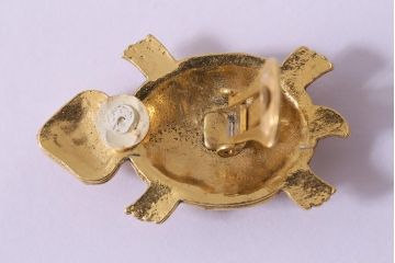 ヴィンテージ　縁起の良い亀モチーフ　ユニークな表情が愛らしいイヤリング(アクセサリー、ビンテージ)(R-041908)