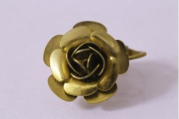 ヴィンテージ　大正ロマン　バラモチーフ　可憐な印象与えるイヤリング(アクセサリー、ビンテージ)(R-041914)