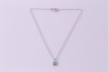 ヴィンテージアクセサリー　スターリング(STERLING)　ライトブルーのストーンが上品なペンダント(ネックレス、ビンテージ)(R-041917)