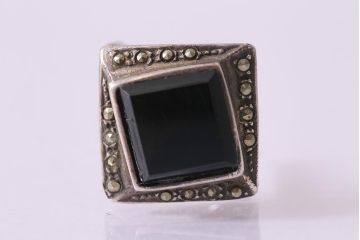 ビンテージアクセサリー　シルバー925　黒のストーンが格好いいリング(指輪)(R-041918)
