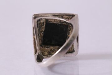 ビンテージアクセサリー　シルバー925　黒のストーンが格好いいリング(指輪)(R-041918)