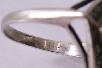 ビンテージアクセサリー　シルバー925　黒のストーンが格好いいリング(指輪)(R-041918)