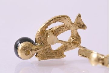 ヴィンテージアクセサリー　和製ビンテージ　HANAE MORI(ハナエモリ)　魚モチーフのイヤリング(R-041921)