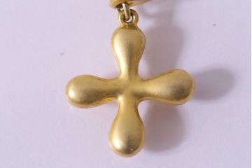 ヴィンテージアクセサリー　花をモチーフにした金色のビンテージイヤリング(R-041923)