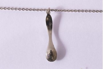 ヴィンテージアクセサリー　スプーンのようなフォルムが可愛らしいビンテージネックレス(ペンダント)(R-041927)