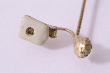ヴィンテージ　アメリカ　CINER(サイナー)　木の実のようなデザインが愛らしいイヤリング(アクセサリー)(R-041932)