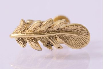 ビンテージアクセサリー　羽モチーフのおしゃれなイヤリング(R-041933)