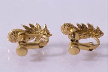 ビンテージアクセサリー　羽モチーフのおしゃれなイヤリング(R-041933)